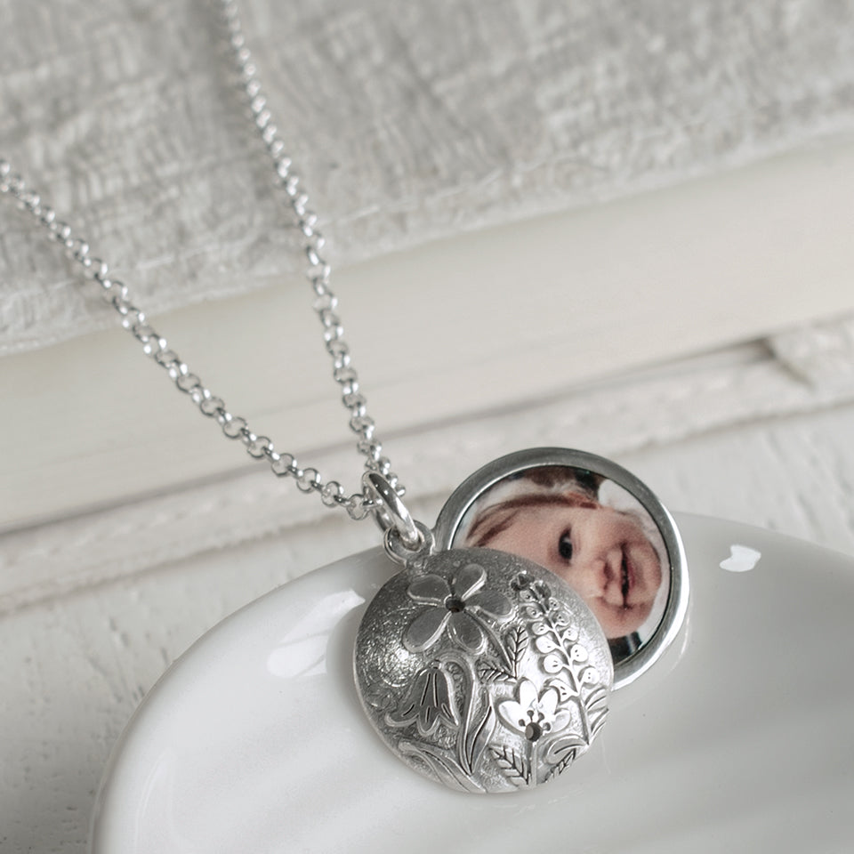 Silver picture sale locket necklace